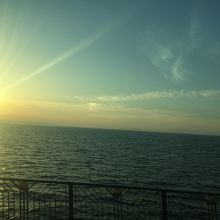 橋から 夕日と彩雲