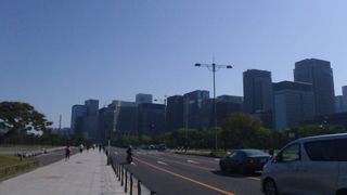 多くのランナーが行きかう