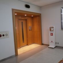 小松空港にあるサクララウンジです。搭乗口すぐそばです。