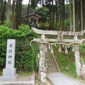 日本神道発祥の地で、パワースポットです。かわいらしい祠があります