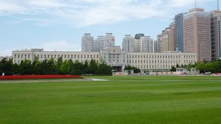 満州時代の大連市役所は中山広場にありますが、現在の大連市役所はこちらになります。