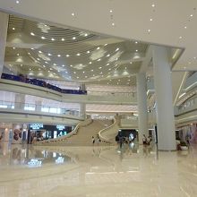 日曜の午後ですが、閑散としています。