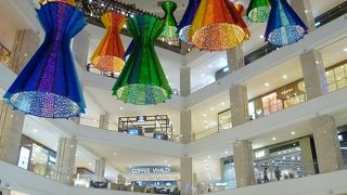 マイカルもある一大ショッピング街に最近オープンしたばかりの、マレーシア系商業施設。
