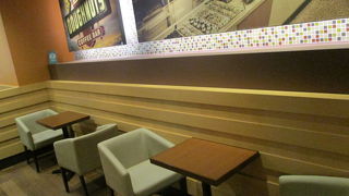 歌舞伎町が綺麗になって、ホテルグレイスリー新宿が目立つ東宝ビルの１階でドーナツ