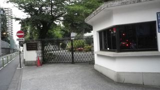 ホテルグランドパレスの裏手