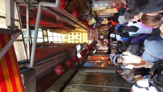 せまーいお土産通り