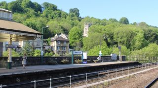 駅前に荷物預り所があるようです。
