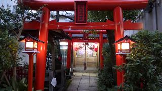 青山グルメ街にひっそりと