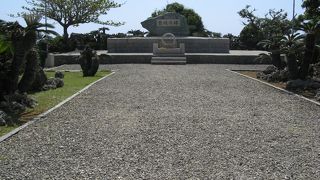 青石を使ったシンプルな塔石