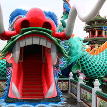 龍虎塔より長い龍の入り口