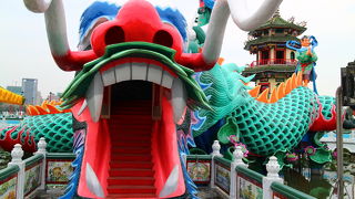 龍虎塔より春秋閣の龍のほうが長い、龍虎塔から徒歩5分位