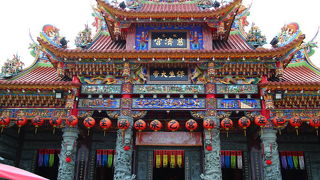 龍虎塔のすぐ前、医者の神様を祀る慈済宮