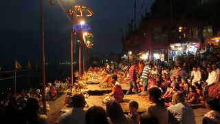 日没とともに始まるプージャー（アルティー）に行ってきました。