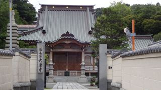 海援隊で活躍した中島信行と俊子が眠る寺