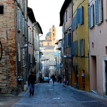 サンタルチア門から入ってすぐVia Donato Brama