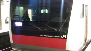 週末には東京ディズニーリゾート・幕張メッセに向かう方が多く、午前中の蘇我方面行きでも比較的多くの利用があります