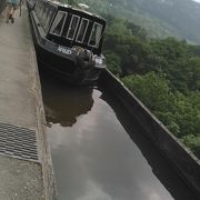 船が通る水道橋