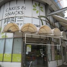 三多店は三多商圏駅ローターリーにある小さなお店です。