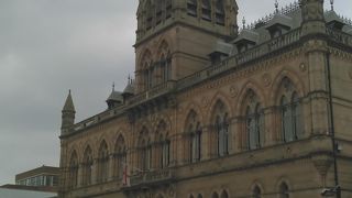 赤い砂岩で造られた教会