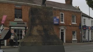 道の両側にはお店が沢山