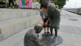 延々歩くのは暑いです