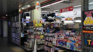 京急の改札をでてすぐ