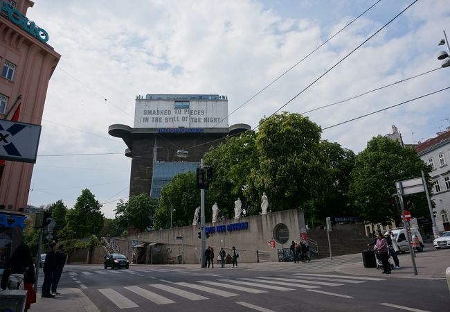 かつては砲台だった水族館