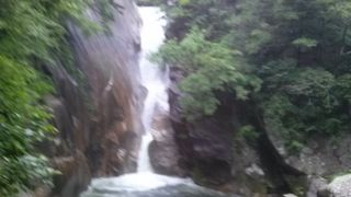 自然の迫力に圧倒される景色です。