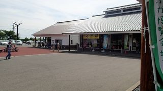 福島県喜多方市と山形県米沢市とを結ぶ　国道121号沿い　道の駅「喜多の郷 」