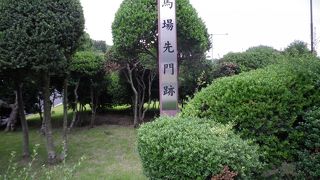 名残がポツンと建っているのみ