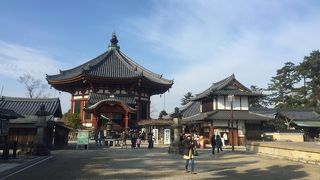 無料休憩所の前