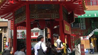 南京町広場のあづまや