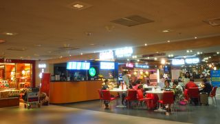 広いフードコート