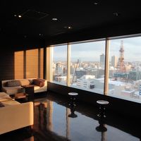 大浴場の休憩所から時計台を望む