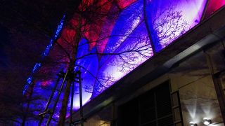 フェリーターミナルからすぐのカジノです