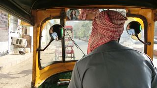 オートリキシャーとサイクルリキシャーの相場はホテルで聞くのが一番だと思います