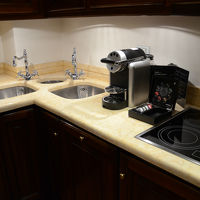 キッチンには食器・調理用具万全