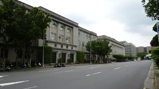 日本統治時代に建てられました。