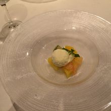 パスタが美味しくてデザートの写真だけになりました