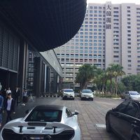 お隣は大億(ランディス)、裏手に新光三越