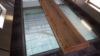 海面４７ｍの空中丸太橋がある