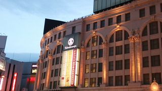 南海電鉄難波駅に直結する大阪ミナミを代表する百貨店