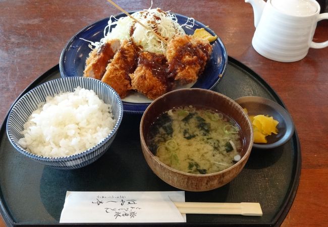 鴫立庵の隣にあるトンカツ屋さん