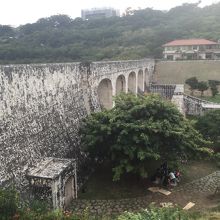 沖縄の石畳風のダム