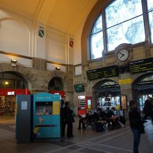 コルマール駅舎内