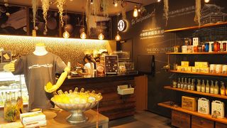 小田原城観光の後におススメ　神社境内にある素敵なオープンカフェです。