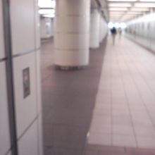 いつも通行人がいます