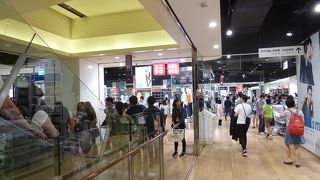 統一百貨店の地下に入っており中々の品揃え。