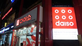 明洞の繁華街にあります