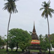 堀に囲まれた寺院